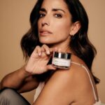 Inma Cuesta Instagram - Glow Firming Cream Spf 15. pertenece a Stimulâge, la línea de cuidado que Anne Möller dedica a las mujeres de cuarenta años, porque no queremos retroceder en el tiempo pero queremos seguir cuidándonos. Deja la piel más firme y radiante, protege contra el estrés oxidativo y aporta la nutrición necesaria. Un producto imprescindible en tu rutina de belleza. @annemollercosmetics @angelini_beauty #annemöller #stimulâge #skindefensescience