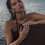 Inna Instagram – Another year with my “Diamonds family” We did great things together, so if you’ re lookin’ for Christmas gifts, you should check out the website – link in bio- and follow them @stildiamonds Special thanks to @black_sheep.ro 🫡