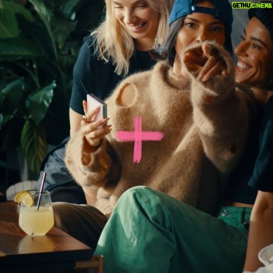 Inna Instagram - Always part of my outfits, my all time fave accessory: Galaxy Z Flip5! Wanna see how I’m gonna wear it at the party? Try Galaxy and sign up here: https://www.samsung.com/ro/join-the-flip-side/ and let's party together! #JoinTheFlipSide #SwitchToFreedom #GalaxyZFlip5 #ad