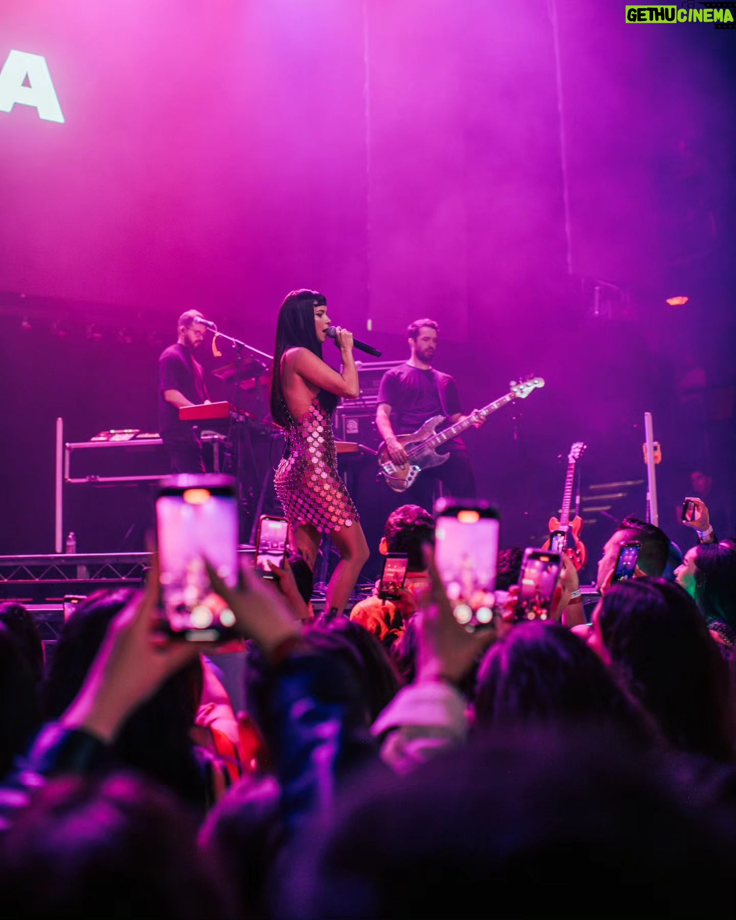 Inna Instagram - ♥️ Los Angeles! Words can't describe how i felt last night on stage! Blessed! Thank you 🙏