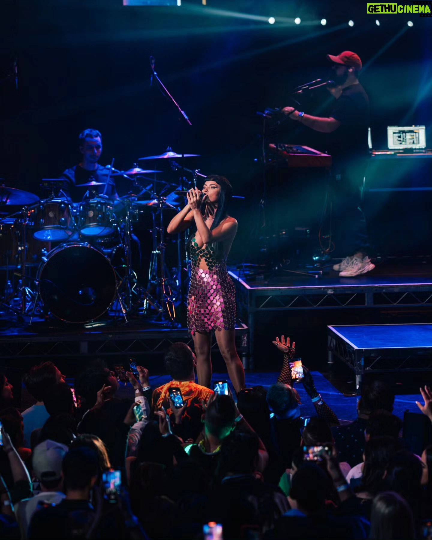 Inna Instagram - ♥️ Los Angeles! Words can't describe how i felt last night on stage! Blessed! Thank you 🙏