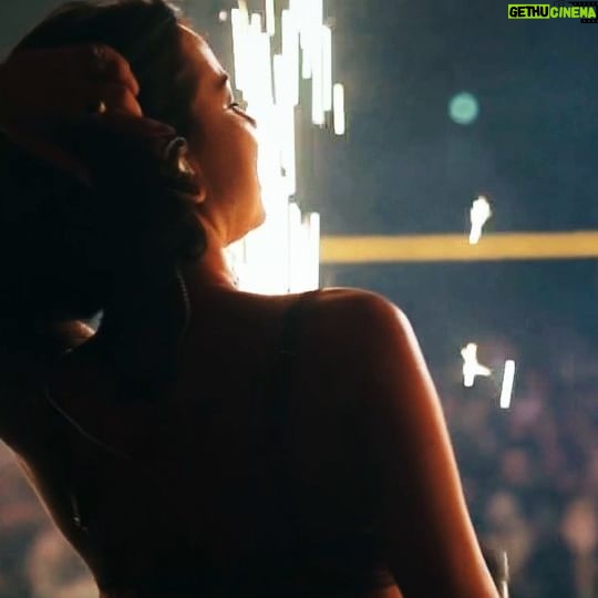 Inna Instagram - Capturing cool moments with my Flip for the past year! Wanna party together and be part of a memorable experience? Try Galaxy and sign up here: https://www.samsung.com/ro/join-the-flip-side/ #JoinTheFlipSide #SwitchToFreedom #GalaxyZFlip5 #ad