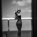 Inna Instagram – Paparazzi everywhere in Miami 😎🤣😘 they got me good 🥵
