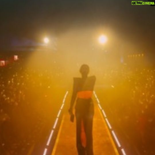 Inna Instagram - This is LOVE! Dubai you have my heart! @untoldfestivaldubai