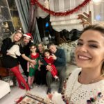 Ipek Karapinar Instagram - Bu sene de yüksek dozda sevgi üretmeye and içeriz❤️✨ 2️⃣0️⃣2️⃣4️⃣🥳
