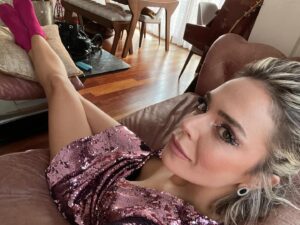 Ipek Karapinar Instagram - Bir fotoğraf çekinebilir miyizzz?