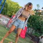 Ipek Karapinar Instagram - Nasıl bir neşe,nasıll bir coşku🫒 İlk hasatımı yapmanın büyülü hisleri… Biraz top çevirme… Kırma işlemi yarın,şimdi sudalar🍸ayhh 🥰 #zeytinağacım Her aşamada emeği geçen sevgili arkadaşlarım @dicle_toroglu ve @burakbibercii Zeytin gibi aziz olun☺️