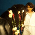 Iqbaal Ramadhan Instagram - #dibalikBAALE 05 Terima kasih yang berikutnya dalam episode video klip single BAALE jatuh kepada bintang tamu istimewa kami, BARON🐴. Si kuda gagah yang telah “menggigit” peran pada lagu ‘Di Bawah Lampu’. Sungkem juga sama @thejadugar yang udah bawa Baron ke dalam dunianya BAALE🩷🩵💛💚 Doaku semoga Baron sehat dan bahagia selalu. Semoga bisa jumpa lagi ya dalam waktu dekat. Hmmm pengennya sih ajak Baron buat tur. Soalnya kalo ada Baron, jadi ramek!!💌 Tonton aksi baron di video klip BAALE! Yihaaa~ 🐎🎥