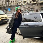 Irina Dubtsova Instagram - «Я хлопнула дверью, я оставила в твоей машине ВСЁ …» #своёсердце #и #сигареты #промокшие #от #слёз 💚💔 #скоро