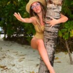 Irina Dubtsova Instagram - Не хочу уезжать, очень отель нравится 🥰🤪☺️🌴☀️💙🐠 @movenpickkuredhivarumaldives ❤️ Всем, кто любит настоящие Мальдивы, очень советую этот остров 👍🏼😎 #movenpickkuredhivarumaldives #makingmoments #maldives А @resortlife_travel и @marina.maldives всё вам организуют на высшем уровне 🤩 #хочумогуделаю #моимальдивы #отпуск #иринадубцова
