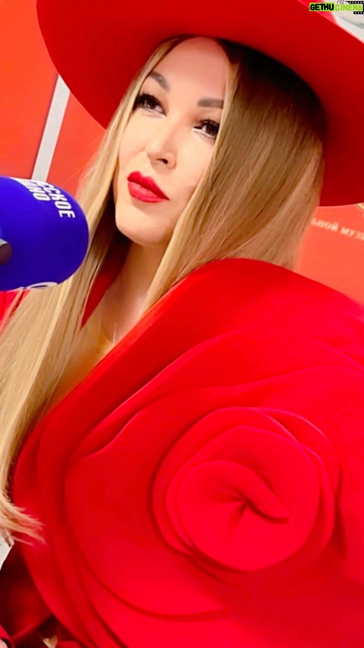 Irina Dubtsova Instagram - Мой Шестой Золотой Граммофон !!!❤️❤️❤️ Спасибо всем, кто голосовал за песню #ГЕШТАЛЬТЫ ❤️❤️❤️ Любимое @russkoe_radio - это было шикарное шоу !!! ❤️❤️❤️ #золотойграммофон #русскоерадио #иринадубцова #хочумогуделаю 🎉🎉🎉