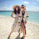 Irina Dubtsova Instagram - Доброе утро от небольшой части нашей классной Мальдивской компашки 😅 Липусик-лапусик 😘 @olimpiadalipa 💙 Остальные плавают, едят, фоткаются в другой части острова, спят и тд 🤣 Короче, всем весело 😎😁😅🌴☀️🇲🇻💗🏝💞🤪 До встречи на обеде, девочки мои ❤️❤️❤️ 🤣🤣🤣 Удивительная атмосфера в @dhigufaru 💙 Я была в миллионе других отелей, вы знаете. А здесь - атмосфера, натуральность острова, живность, работники, уют, красота воды, риф - классно всё 😎💙🌴 #моимальдивы #моидевочки #хочумогуделаю #отпуск #maldives #красота
