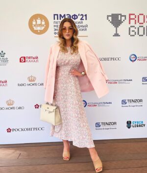Irina Dubtsova Instagram - Несколько незабываемых дней в Санкт-Петербурге и прекрасное  завершение #пмэф2021 🤩 #гольф @radiomontecarlo #росконгресс @peterhofgolfclub @golfrussia