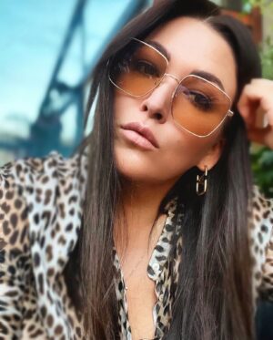 Irina Dubtsova Instagram - ❤️‍🔥❤️‍🔥❤️‍🔥 

“Я не знаю, что мне делать, 
Я стала забывать, 
Как наши тени хороши 
На стене отеля …
Я не в своей тарелке точно 
И, кажется, tvoyu mat’ , 
Я в чужой постели …»

#скоро #альбом ❤️‍🔥❤️‍🔥❤️‍🔥