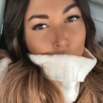 Irina Dubtsova Instagram - Захотелось перемен 😅 А что ? Весна через месяц только ? 😂 Спасибо @rootz_hair_msk и моей красотке @lelaesiava ❤️ Мнения разделились: кто-то считает, что я больше брюнетка, а кто-то, что блондинка ) А я считаю, что этот цвет называется «красотка» 😜😁🤩 #хочумогуделаю