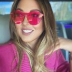 Irina Dubtsova Instagram - У меня сегодня настроение не очень 🤷🏻‍♀️☹️ А у вас ? Мне кажется, я сделала всё, что могла ...🤨🤣 накрасила губы, надела розовые очки, еду к Перцам на любимое @russkoe_radio ... Как поднять настроение ? Есть действенные способы ? Шикарный кардиган @try.on.dress 💞💞💞💞 #иринадубцова #хочумогуделаю #понедельник