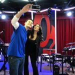 Irina Dubtsova Instagram - Сегодня отыграли живой концерт «Золотой микрофон» в студии любимого @russkoe_radio ❤️кто слушал ? 😜 И в Золотом Граммофоне мы с @artemkacher СНОВА ПЕРВЫЕ 🤩 Какой хороший день 🎉 #поддождём #русскоерадио #иринадубцова