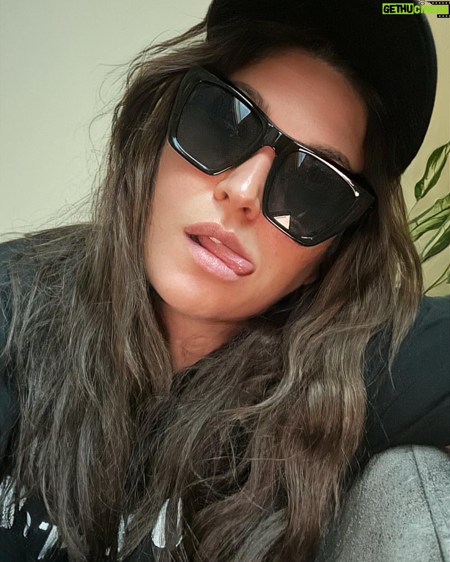 Irina Dubtsova Instagram - Что-то на гастрольном и безвыходнОм 😫🤪🥹😩😤🤦🏻♀️ #работаем #выходной8ноября #да #ноября