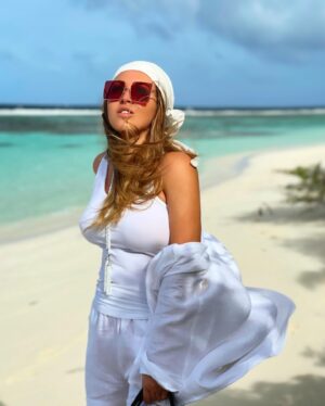 Irina Dubtsova Instagram - Доброе утро, солнышко !!! ☀️ Как мы тебя ждали 🥰🌴🤩❤️😘 @movenpickkuredhivarumaldives #movenpickkuredhivarumaldives #makingmoments #отпуск #хочумогуделаю #иринадубцова #моимальдивы #maldives