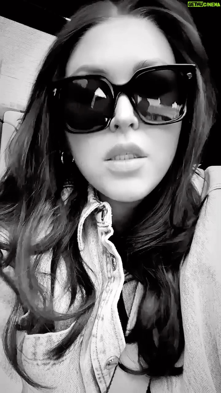 Irina Dubtsova Instagram - Ты скажи, как ты ? Где ты ? Я завтра, хочешь, приеду И на край света … Ты скажи, если счастлив Исчезну… Мне важно, как ты Не важно, с кем ты… ❤️ #кактыгдеты #премьера #музыка #любовь #хочумогуделаю #новинка #какты #гдеты