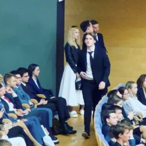 Irina Dubtsova Instagram - Самое счастливое время ! 
Всех с началом учебного года ! Родителям сил и терпения, а нашим детям успехов, отличных оценок и, самое главное, желания учиться ! 📚 #студент #1сентября #МГИМО #ФУПГМУ #любимыйребёнок #осень