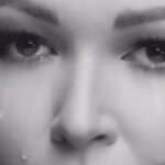 Irina Dubtsova Instagram – С праздником Великой Победы ! Гордость и благодарность будут передаваться в каждой семье из поколения в поколение. Никто не перепишет историю, не сотрёт подвиги наших героев из памяти. Это у нас в ДНК. Помним ! Гордимся ! Спасибо ! 
#сДнёмПобеды #9Мая  #Россия 🇷🇺
