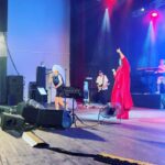 Irina Dubtsova Instagram – Сори, что редко появляюсь 🙏🏼🥰 Очень насыщенное лето ! Тур по черноморскому побережью, «Таврида-Арт», переезды, машины, поезда, самолеты … Краткое описание моей недели в карусельке, 👉🏼 листайте 😅❤️ А наше путешествие продолжается. Завтра Адлер, я вас жду ❤️#любимаяработа #хочумогуделаю #тур #иринадубцова #таврида #гастроли #музыка