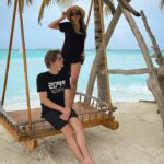 Irina Dubtsova Instagram - Все дети любят качельки 🤣 Качельки в карусельке 🤩 @movenpickkuredhivarumaldives ❤️🌴☀️ - какой красивый и уютный отель 🤪И погодка, кажется, налаживается ! #movenpickkuredhivarumaldives #makingmoments #хочумогуделаю #сын @chernitsyn_official ❤️🥰😘 #отпуск #семья #любимыелюди
