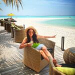 Irina Dubtsova Instagram - Доброе утро 🌴☀️💚 Что пьёте утром раньше - кофе или стакан воды с лимоном ? Если кофе, то с кофеином или без ? А воду - тёплую или холодную ? Пытаюсь отказаться от кофе. Совсем. Говорят, вредно 🤨 Пока смогла отказаться только от кофе с кофеином 🤷🏻‍♀️👌🏽 #отпуск #сложнеенаотдыхеотказатьсяотвкуснойеды 🤣 #хочумогуделаю @dhigufaru 💙