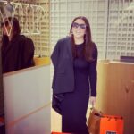 Irina Dubtsova Instagram - Любить себя необходимо ! Баловать, жалеть, давать себе отдых 🙏🏼❤️ Я так устала за последние пару месяцев, что это сказалось на самочувствии (( Быть «головой» всего, что происходит в твоей обычной жизни и в работе - очень сложно морально и физически. Я в Питере не сделала ни одной фотографии, потому что встречалась с друзьями, спала, рисовала, гуляла, даже на городском автобусе прокатилась🤣 Должна была улететь во Францию, но … передумала, потому что было всего три выходных 🤷🏻‍♀️ Мои девочки дружно твердили мне, что шопинг - лучшее восстановление 🤣 Фиг его знает 😅 Может, для души - да , а в душе у меня как раз всё хорошо❤️ Любите себя, повторюсь, балуйте, жалейте и давайте отдых 🙏🏼😻 Заранее отвечу тем, кто будет писать в комментариях , мол, музеи, достопримечательности и тд, Я ВЕЗДЕ БЫЛА 1000 раз, не переживайте за мой культурный досуг, мои дорогие ☺️