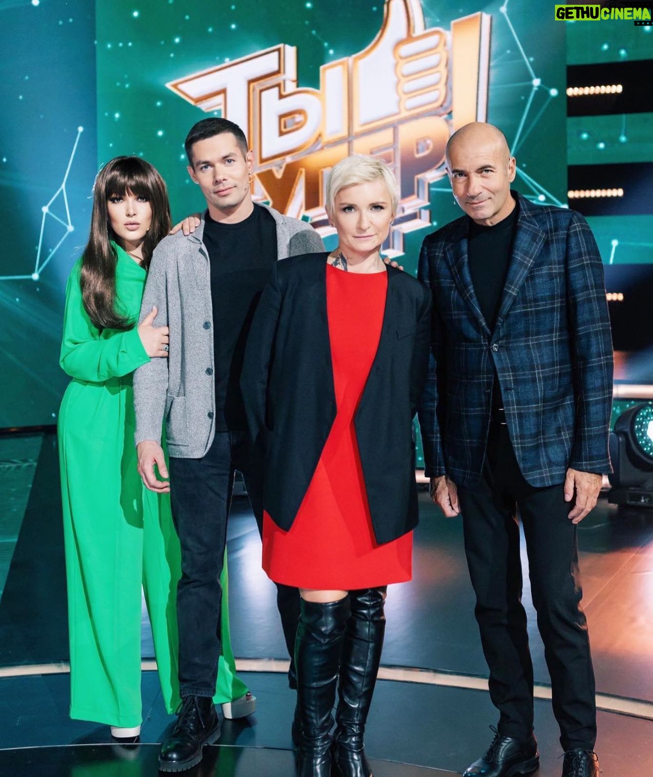 Irina Dubtsova Instagram - Скоро на @ntvru 💚 #тысупер60 Ох, я там ревууууу 🤦🏻♀️🥲 Трогательная премьера ! Не пропустите ! @yulia_sumacheva @weitmedia @igorkrutoy65 @_diana_arbenina @wolfieha Комбинезон @anikakerimova_official 😚 Шикарный парик @kawaicat_wigs ❤️🔥