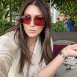 Irina Dubtsova Instagram - 1.Счастливый человек, который обедает на веранде 🙋🏻‍♀️ 2. Озадаченный получением QR-кода, недавно переболевший 🤦🏻‍♀️ 3. Я ИЗМЕНИЛА ТЕКСТ, ИНТЕРЕСНО, кто-то ЗАМЕТИТ ??? 🤣 И где теперь моя «АГИТАЦИЯ ЗА ДЕНЬГИ» ? Я такой же человек, как и вы все. Я НЕ ЗНАЮ, как быть с прививкой переболевшему человеку. Хочу получить адекватный ответ 🙋🏻‍♀️🙋🏻‍♀️🙋🏻‍♀️ Я хочу жить обычной жизнью, работать, обеспечивать работой свой коллектив, содержать свою семью, путешествовать, обнимать друзей при встрече и ничего не бояться 🙏🏼 Будьте, пожалуйста, благоразумны, ответственны и добры к окружающим. А ещё - будьте здоровы 🙏🏼❤️