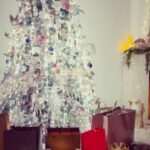 Irina Dubtsova Instagram - Дед Мороз был. Подарки принёс. Ушёл к вам. Встречайте 🎅🏻🎄😅🍊🤩❤️ С НАСТУПАЮЩИМ, ЛЮДИИИИИИ 🎄🎄🎄🎄 #снаступающим #2022 #иринадубцова