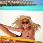 Irina Dubtsova Instagram - Доброе утро ☀️😜 Эта странная фотка максимально отражает мое настроение 😅🏝😎🌴🤣 #отпуск #моимальдивы #хочумогуделаю #альбомготов 🤪