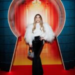 Irina Dubtsova Instagram - Вчера состоялась долгожданная премьера потрясающего сериала «ПРЕСТИЖ», где я сыграла странную женщину Анну Гараеву - оперную диву ( поправлялась для роли не специально , лечила в этот момент гормонами острое воспаление щитовидки, как говорится, просто повезло 😂 👌🏽 ) Посмотрите ! Такой потрясающий актерский состав: Юлия Снегирь, Любовь Толкалина, Ирина Розанова, Илья Любимов, Анна Уколова , Марина Доможирова, Вера Кинчева и многие другие нереальные актеры ! Грандиозная режиссерская и операторская работа. Продюсерский состав крутой. Я безумно рада быть частью такого события в мире кино, хоть я всегда и говорю, что каждый должен заниматься своим делом, но я согласилась сыграть эту роль ( напомню, моя героиня - оперная звезда ) Если бы меня позвали просто кого-то сыграть , я бы подумала … 😅 Но ! Окунувшись в этот потрясающий киношный мир, могу сейчас сказать точно , позовут ещё , пойду с огромным удовольствием ! #start #премьера #престиж #сериал #иринадубцова