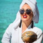 Irina Dubtsova Instagram - #donotdisturb ещё некоторое время, пожалуйста 😎🏝😜 #отпуск #моимальдивы #хочумогуделаю 🌴💙