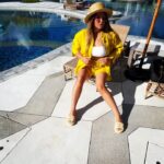 Irina Dubtsova Instagram - Доброе утро ☀️🥰🤩🌴 Вроде подзагорела, пора уже и в купальнике фотографироваться 😅 Льняные костюмы @modde_official 💛 моя любоффф 🥰 #отпуск #любимыелюди #семья #моимальдивы #maldives