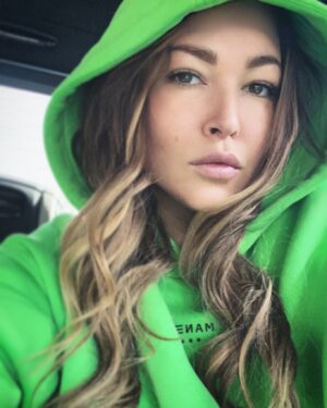 Irina Dubtsova Instagram - Я сегодня огурцом😅🥒, а вы ?  Магнитной буре конец 😆 Можно жить дальше без головной боли. Говорят, ещё и весна начинается 🤗 
#хочумогуделаю #всёбудетхорошо 😘 #иринадубцова 
Мой любимый Костюм от @manekenbrand 💚💚💚