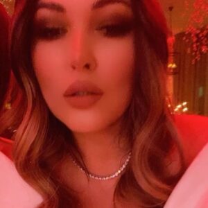 Irina Dubtsova Instagram - КАК ВЧЕРА БЫЛО ДУШЕВНО И ВЕСЕЛО ❤️❤️❤️ 😂😂😂 Спасибо всем ОГРОМНОЕ, друзья моиииииииии 🎉🎉🎉😍😍😍❣️❣️❣️🥳🥳🥳 #деньрождения #хочумогуделаю 
@lamaree_restaurants ❤️ @lamareesvetlanaermolova ❤️ @valeraatlant ❤️ @shackirovajulia ❤️ ЛУЧШИЕ ПРАЗДНИКИ ❤️ 
Я счастливаааааааа ❤️❤️❤️❤️❤️