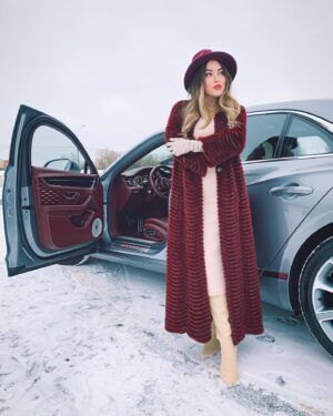 Irina Dubtsova Instagram - Как не влюбиться - магия 
Шансов нет с первого взгляда 
Лучшего сочетание 
Bentley - просто быть рядом 
Шорох колёс и музыка 
Это в любви объяснение 
Просто доверься, слушай 
Словно сердцебиение 
Роскошь в каждом движении
Прикосновении, взгляде 
Соткан из впечатлений
И вдохновения ради 
❤️

@bentleymotors_russia @bentleymotors @bentleynewsroom 

#BentleyPoetrySociety #WorldPoetryDay #WorldofBentley