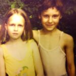 Irina Gorbacheva Instagram - Как и обещала, рассказываю про елку желаний! @elka_zhelaniy 🙌❤️🙌 Недавно меня пригласили на ВДНХ поучавствовать в ежегодной елке желаний! К сожалению я раньше не знала про эту классную историю, где любой желающий может взять и побыть дедом морозом или снегурочкой и осуществить мечту/желание любого ребенка! Идет она до конца февраля! Просто приходите, срываете шарик и исполняете желание)) Там много детей, разного возраста из всей нашей большой и многонацианальной страны! Дети, которым нужна наша поддержка!🙌❤️ Знаете, мне было 9 лет, когда мы переехали из моего родного Мариуполя в подмосковье и скажу, что если бы не поддержка наших родственников, соседей и совсем не знакомых людей, нам было бы очень тяжело! Трое детей, без мамы, с папой и бабушкой. Нам давали одежду, помогли устроится в школу, помогали с продуктами, учебниками.... Благодарю каждого, кто помогал нашей семье! Помню эту поддержку всю жизнь! И рада, что у меня есть такая же возможность, поддержать детей и сказать им, что когда они вырастут, они так же будут передавать помогать другим людям - потому что это рука, которая передает любовь от сердца к сердцу! ❤️🤝❤️🤝❤️