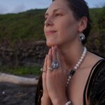 Irina Gorbacheva Instagram – Прекрасный и сильный вечер!

Благодарю все мироздание, за возможность путешествовать, общаться с друзьями, наполнятся силой и радостью! 🙌❤️🙌
