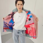 Irina Gorbacheva Instagram - Сегодня была очень теплая встреча с одним брэндом! ZNWR @znwr.store дзен в одежде Многие ребят уже знают не первый год, но я постоянно проходя мимо думала зайти, но спешила))) и вот!))) Без спешки погрузилась в философию брэнда, его основу и конечно качество!🚀 Дико радуют брэнды, которые идут свой индивидуальный путь, а не в ногу с трэндами)) ничего плохого в этом нет, просто сливается)) Что почувствовала?🙌❤️ Во первых подход к клиенту! Как в музее)) все пропускаешь через себя благодаря проводникам магазина! Во вторых качество и стиль! Очень ярко, дерзко, иногда прямолинейно, но в этом вижу индивидуальность брэнда! СЛУШАЙ СВОЕ СЕРДЦЕ - это девиз ребят и конечно трогает!🤜❤️💨 Ну и отдельный кайф в экспериментах с цветом, каждый сезон они выкрашивают свои ткани в 30 новых уникальных оттенков, которые больше никогда не повторяются! Успехов вам ребята!!🔝