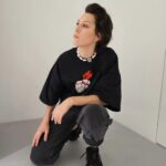 Irina Gorbacheva Instagram - Сегодня была очень теплая встреча с одним брэндом! ZNWR @znwr.store дзен в одежде Многие ребят уже знают не первый год, но я постоянно проходя мимо думала зайти, но спешила))) и вот!))) Без спешки погрузилась в философию брэнда, его основу и конечно качество!🚀 Дико радуют брэнды, которые идут свой индивидуальный путь, а не в ногу с трэндами)) ничего плохого в этом нет, просто сливается)) Что почувствовала?🙌❤️ Во первых подход к клиенту! Как в музее)) все пропускаешь через себя благодаря проводникам магазина! Во вторых качество и стиль! Очень ярко, дерзко, иногда прямолинейно, но в этом вижу индивидуальность брэнда! СЛУШАЙ СВОЕ СЕРДЦЕ - это девиз ребят и конечно трогает!🤜❤️💨 Ну и отдельный кайф в экспериментах с цветом, каждый сезон они выкрашивают свои ткани в 30 новых уникальных оттенков, которые больше никогда не повторяются! Успехов вам ребята!!🔝