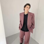 Irina Gorbacheva Instagram – Сегодня была очень теплая встреча с одним брэндом!
 ZNWR @znwr.store
 дзен в одежде

Многие ребят уже знают не первый год, но я постоянно проходя мимо думала зайти, но спешила))) и вот!)))
 Без спешки погрузилась в философию брэнда, его основу и конечно качество!🚀

Дико радуют брэнды, которые идут свой индивидуальный путь, а не в ногу с трэндами)) ничего плохого в этом нет, просто сливается))

Что почувствовала?🙌❤️
 Во первых подход к клиенту! Как в музее)) все пропускаешь через себя благодаря проводникам магазина!

Во вторых качество и стиль! Очень ярко, дерзко, иногда прямолинейно, но в этом вижу индивидуальность брэнда!

СЛУШАЙ СВОЕ СЕРДЦЕ – это девиз ребят и конечно трогает!🤜❤️💨

Ну и отдельный кайф в экспериментах с цветом, каждый сезон они выкрашивают свои ткани в 30 новых уникальных оттенков, которые больше никогда не повторяются!
Успехов вам ребята!!🔝