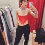 Irina Gorbacheva Instagram - Иногда зайдешь в примерочную, а там Анатольевна Фэшн Понеслась ))
