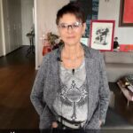 Irina Khakamada Instagram - Многие предприниматели и люди больших масштабов сталкиваются с внутренними ограничениями, которые не дают им расти. Зачастую эти ограничения застревают у них в голове, а в действительности — они способны ещё на многое. К счастью, вместе с вами мы можем найти ответы на эти вопросы. Совместно с Комбат-турами мы решили объединить путешествие на роскошном паруснике по греческим островам и тему нешаблонного мышления, позволяющего выходить за рамками привычного, которой поделюсь я с участниками тура. С 14 по 21 августа мы пройдём через Иос, Санторини, Миконос и другие аутентичные греческие острова на комфортабельном паруснике «Бегущая по волнам». На этом корабле обычно ходят шейхи и руководители крупных корпораций, а в этом туре будет только наша группа! Джакузи на открытой палубе, невероятные закаты с бокалом белого сухого, великолепная кухня, а также вечеринки с крутыми диджеями. Если вы хотите прокачать себя, узнать больше о нестандартном мышлении, отдохнуть на всю катушку с компанией предпринимателей, переходите по ссылке в шапке моего профиля или спрашивайте подробности и программу тура у организаторов путешествия @kombattour.