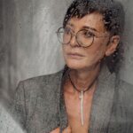Irina Khakamada Instagram - Хаос - порядок , но непривычный . Мельчайшие поступки имеют грандиозные волновые последствия: удачные - позитивные, неудачные - негативные . То, что в стабильном мире из мелочи проскакивало без последствий , теперь становится или грандиозным успехом или катастрофой. Будьте аккуратнее. Включайте чуйку. Но не стойте на месте в страхе, иначе утонете .