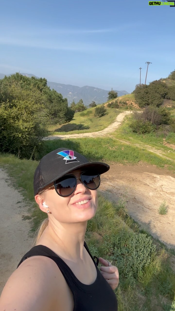 Irina Voronina Instagram - Today’s hike was eventful! #losangeles #griffithpark #wildlife