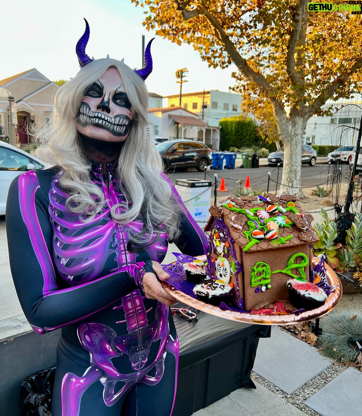 Irina Voronina - 513 Likes - Dear employer. Next year I’ll be taking the entire month of October off to celebrate #Halloween 😈.
#halloweencostume #halloweenmakeup #sugarskulls #sugarskullmakeup #playmates #roguebunnies